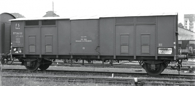 Set of 3 boxcars<br /><a href='images/pictures/Roco/Roco-76163.jpg' target='_blank'>Full size image</a>